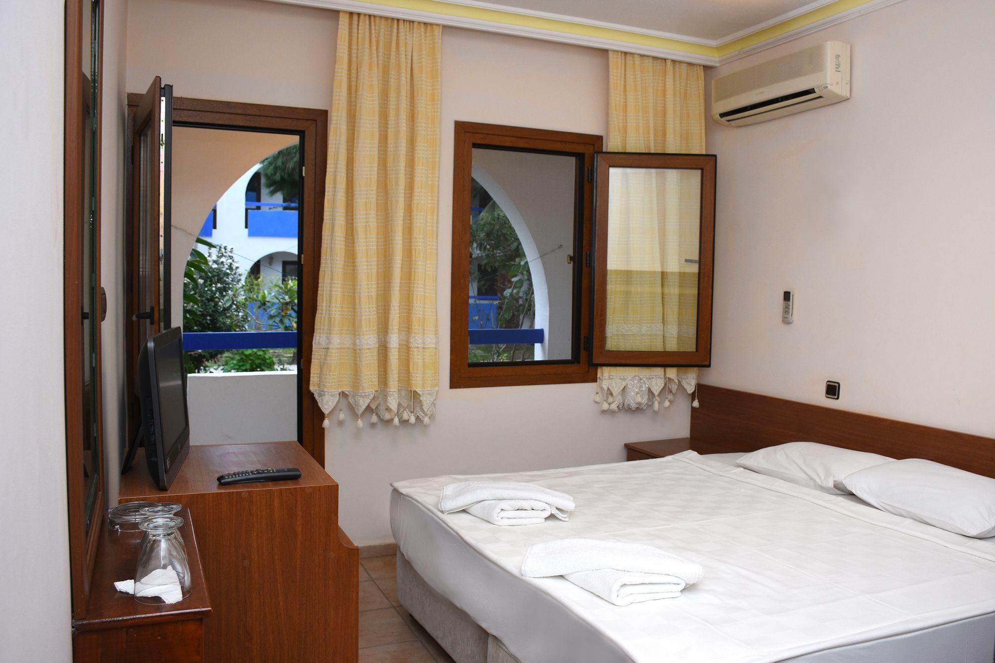 Hôtel Gumbet Anil Beach à Bitez Extérieur photo